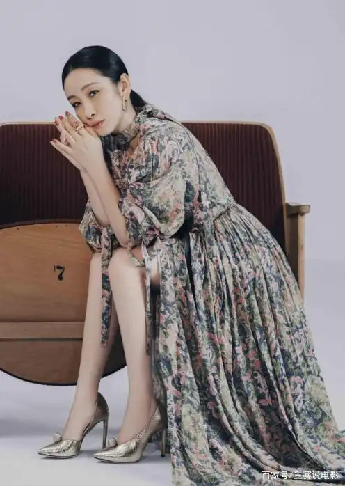 秦海璐青春实力派,身材高挑优美