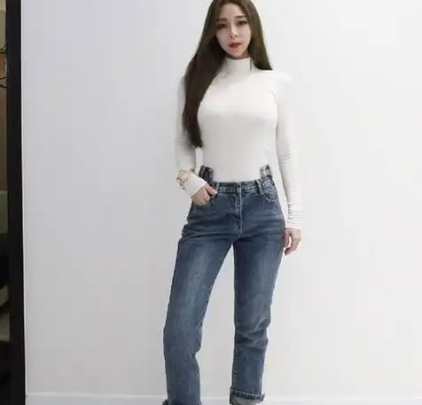 原创清新细腻的牛仔裤显得美女的身材紧致有型女人味十足