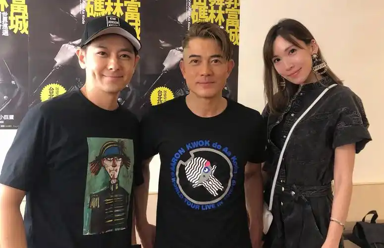 44岁林志颖和53岁郭富城合影,仿佛就像刚刚成年的小伙儿