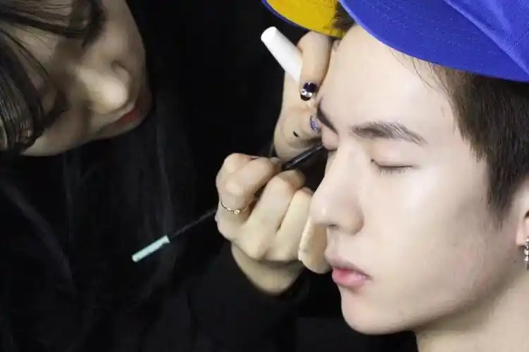 uniq王一博 安静的侧脸