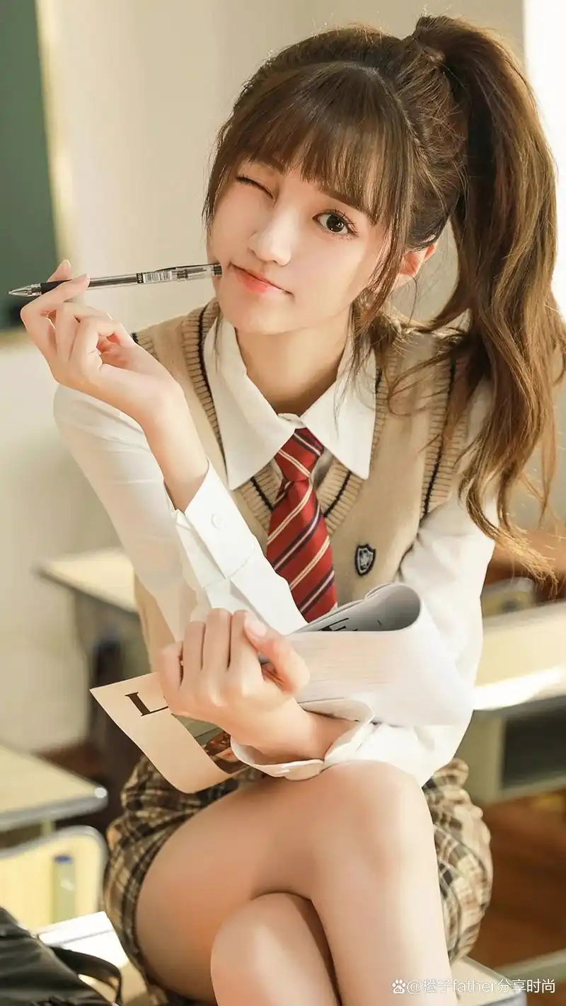 学生装穿搭的小美女,清纯可爱