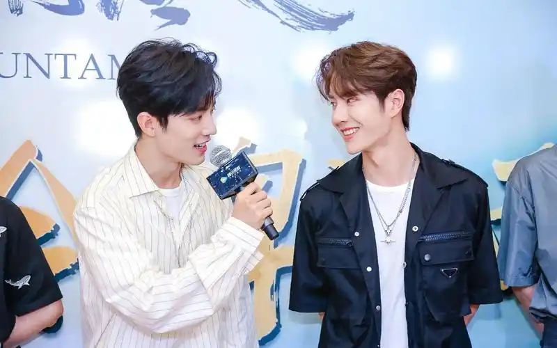 博君一肖采访对视小甜饼合集其实不全