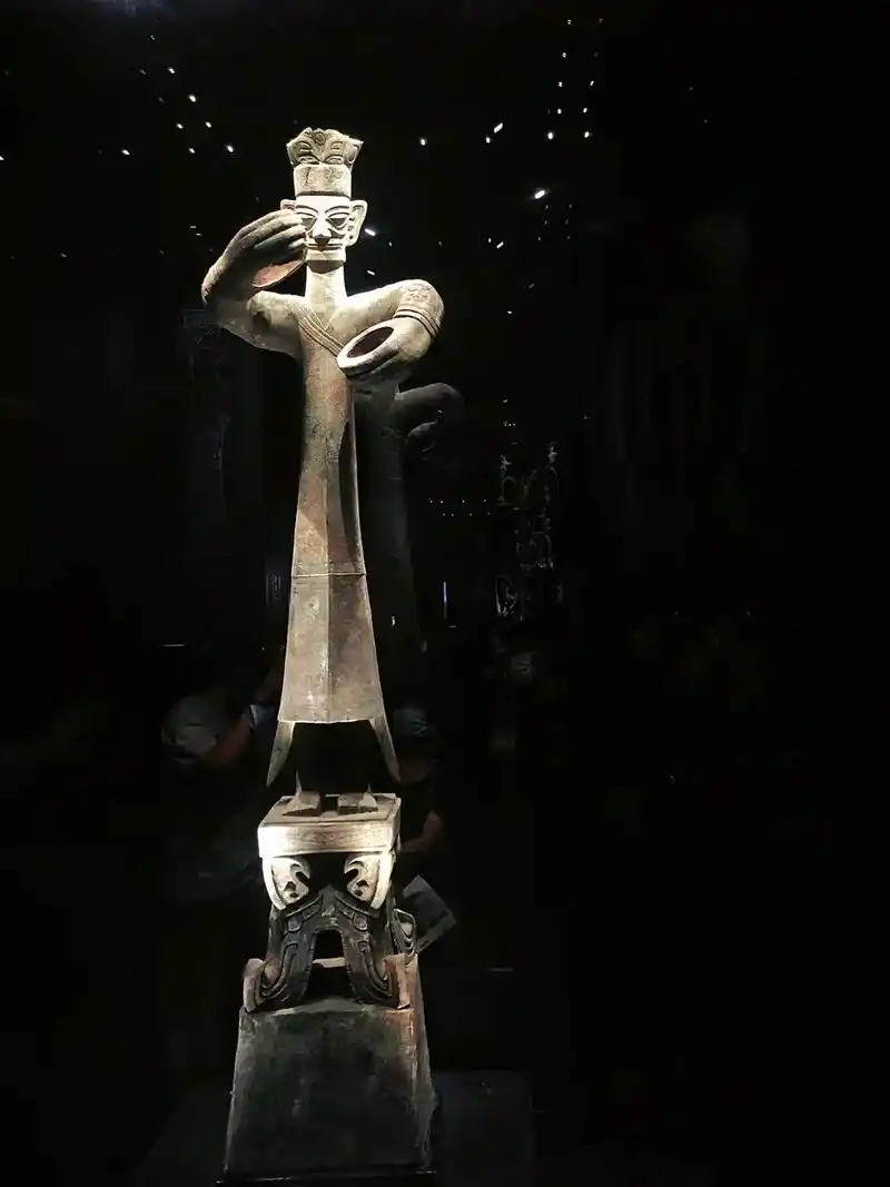 三星堆 #青铜神树 #大立人 看到青铜神树我震撼的差一点就 - 抖音