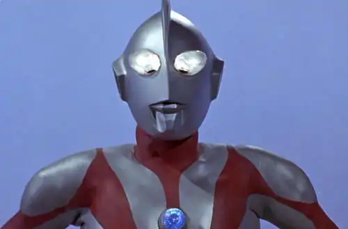 在很多奥特曼领域的作者经常会抓住初代奥特曼的脸型做文章,但我对此