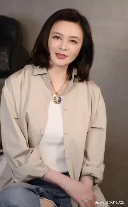 关之琳现在也属花甲之年,满算下来60岁的年龄.