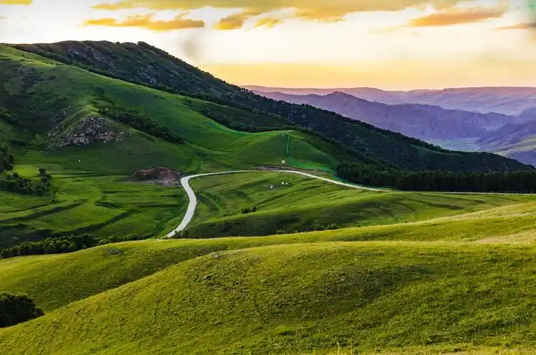 呼和浩特圣水梁高山草原旅游文化节启幕