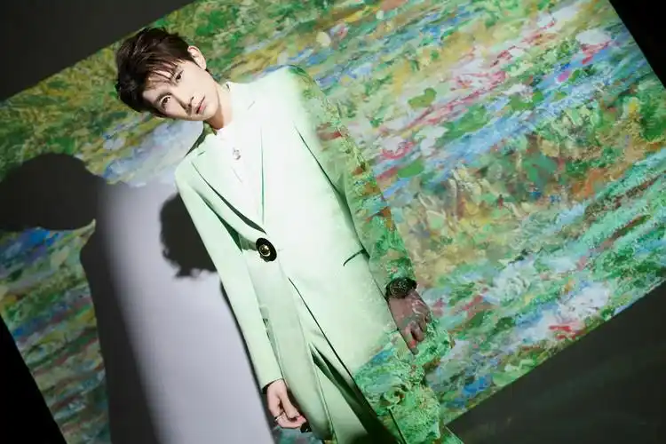 王源圣诞清新帅气写真