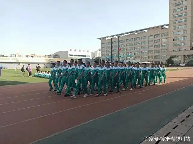 银川初中校服样式大盘点,新式藏青色最"亮眼"!