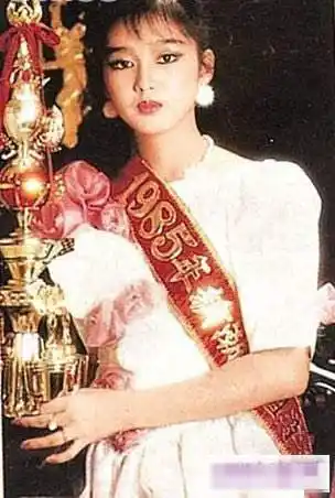 年轻时的朱丽倩有多美?看完她的照片,怪不得刘德华宠她30年!