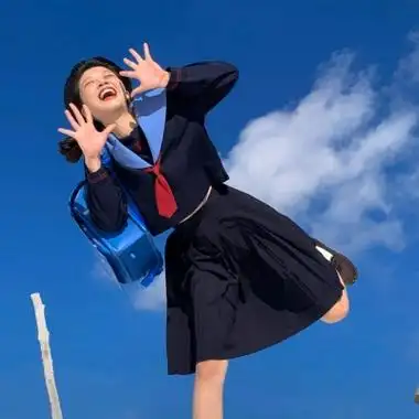 青春露脸的校园制服清纯女生头像图片