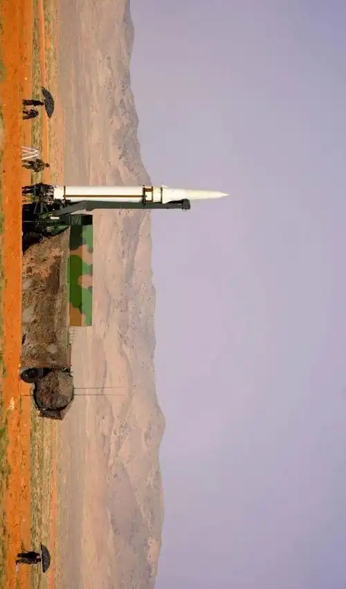 "导弹起竖!"大漠戈壁,东风快递"发货"了