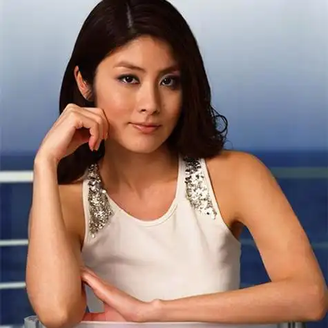 但是面试公司看到了她的视频简历之后,却邀请她去拍一段上海啤酒的