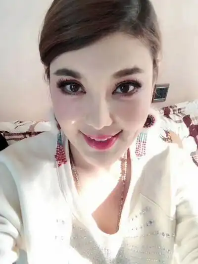 乌兰图雅参加电影节