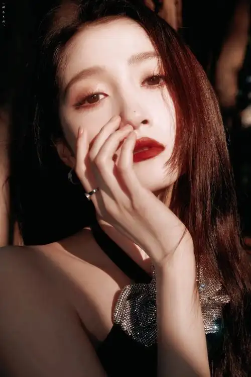 关晓彤港风千金妆