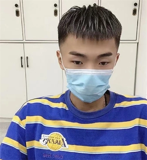 最新男生短发设计 前刺飞机头最流行_男士短发 - 美发站