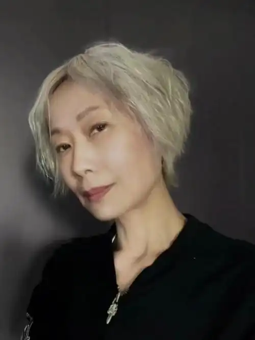 59岁叶童近照大变样满头白发很沧桑网友许仙老到认不出