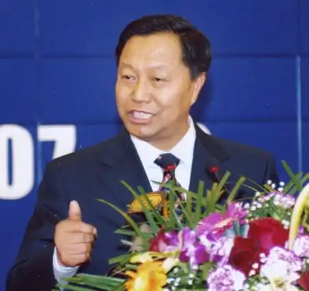 图文崔杰戏称自己因读报一举成名