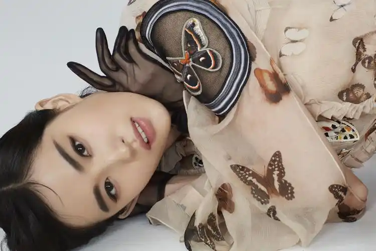 《时尚芭莎》14年10月刊下半月:芭莎大片华美绽放 公主蜕变蝶梦翩跹