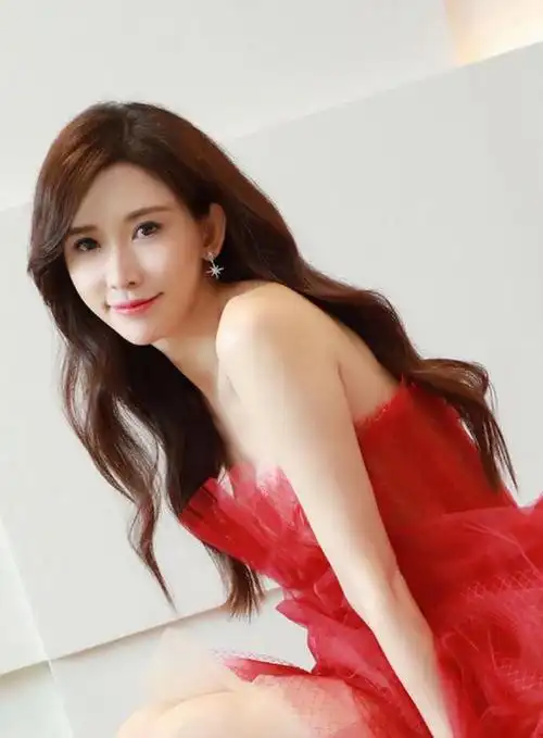 两代台湾第一美人颜值对比,骨相美人林志玲比皮相美人萧蔷更耐老