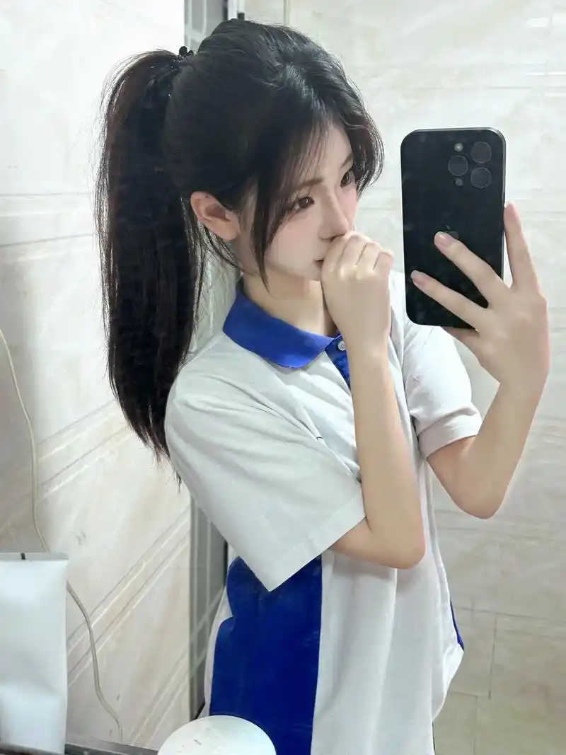 放学啦#深圳校服 #白月光 #初恋脸 #纯情女高 #高马尾 - 抖音