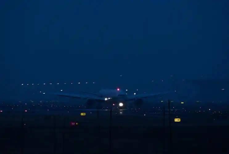 夜晚的机场也很好看呢!