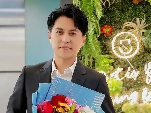 靳东近照老到快认不出!