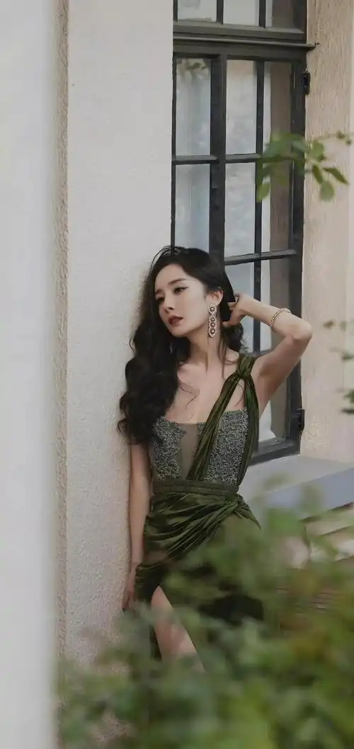 高清锁屏壁纸《杨幂》第1645期_网易订阅