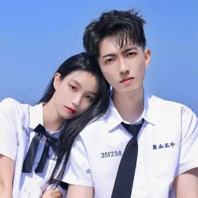 ins真人恩爱情头成年人是过了期的小朋友_情侣头像_我要个性网