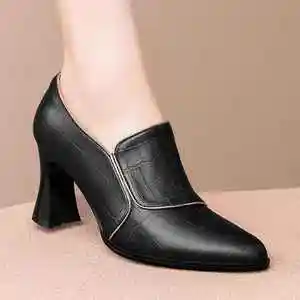 专柜正品牌黑色小皮鞋女细跟2022复古压花羊皮尖头高跟鞋懒人罐罐