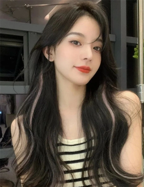 甜美酷炫挑染发型 将你的美无限放大_2023年流行发型 - 美发站