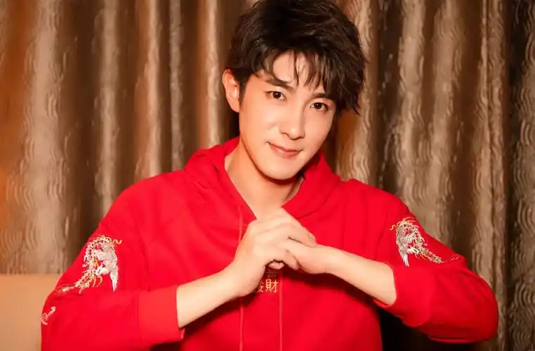 季肖冰帅气写真图片,分享一组季肖冰图片给大家,图中的明星图片壁纸会