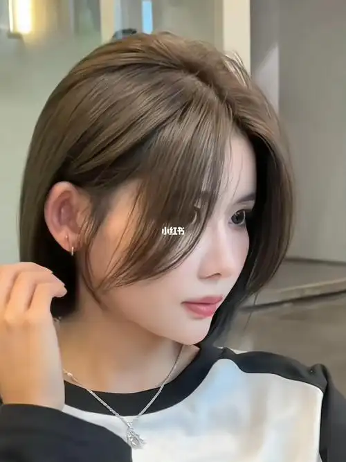 短发配八字刘海真的太有氛围感了0269