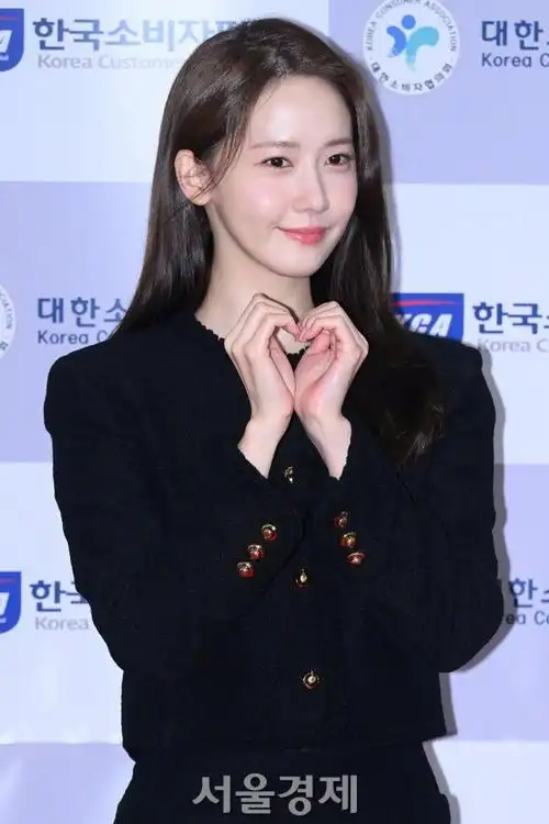 林允儿怼脸生图状态#06#林允儿怼脸生图#231219 林允儿出席第28届