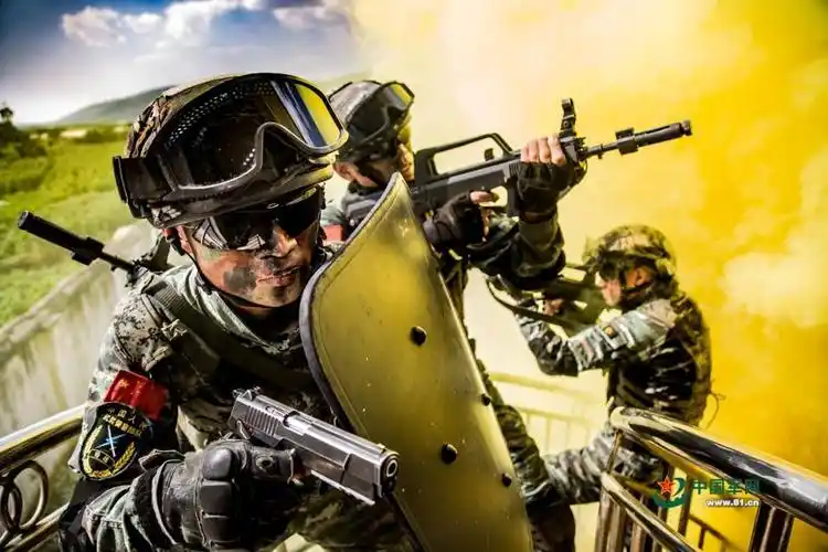 山地反恐看特战队员如何全歼暴恐分子