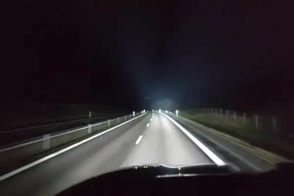 晚上在高速开车,这5个技巧要掌握,老司机:建议新手司机多学习