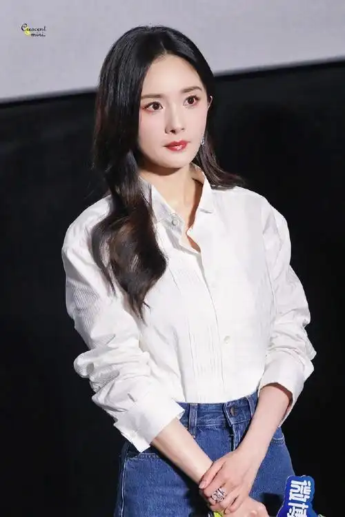 杨幂白衬衫牛仔裤##哈尔滨一九四四见面会##杨幂关雪##杨幂哈尔滨一