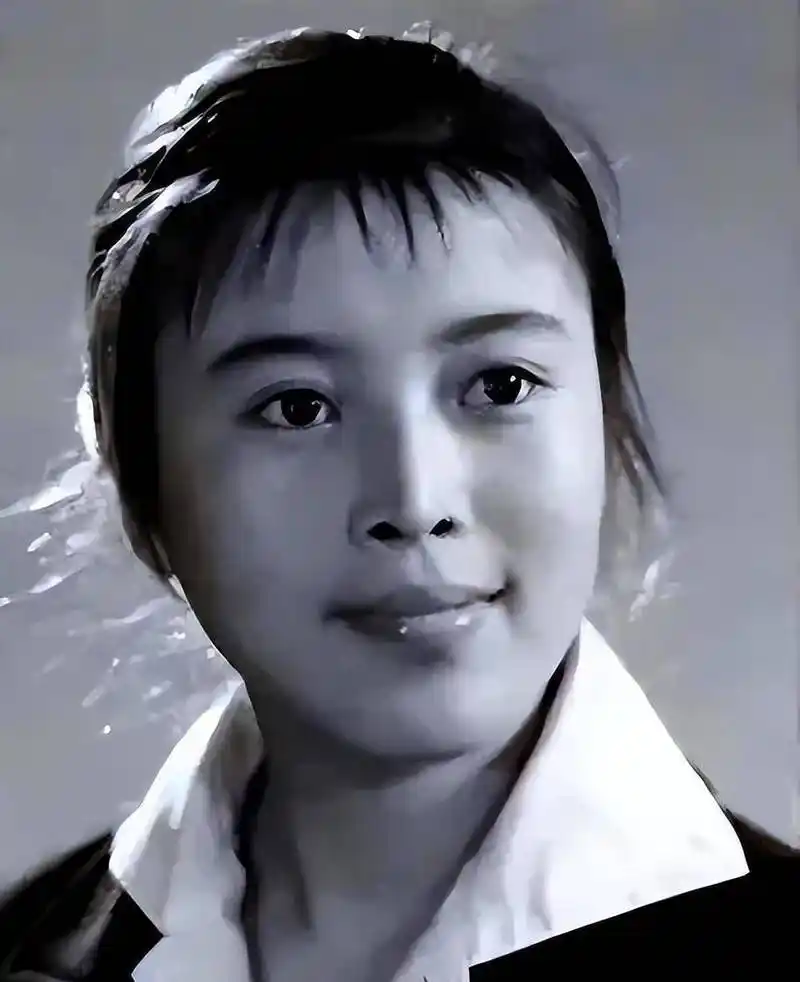 丁嘉丽,年轻的时候我没管好下半身,后半生我都在为此感到忏悔