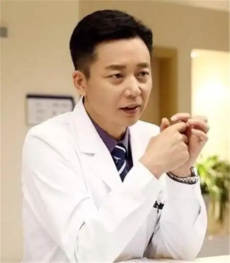 2002年,刘奕君在电视剧《大染坊》中饰演赵东初.