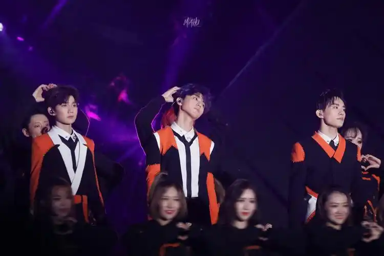 tfboys/壁纸/男生