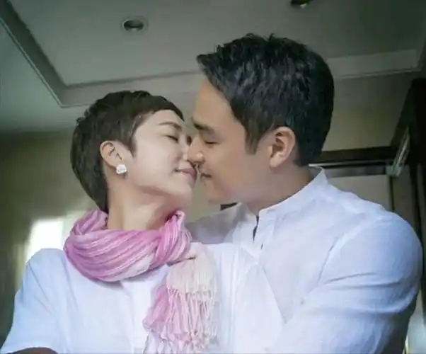 明道首晒一家三口,官宣二胎将迎小公主,却让41岁孕妻抱娃挨批_人物