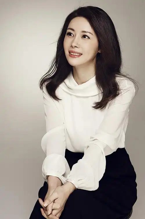 邓英写真端庄俏丽被赞红星照耀中国颜值担当