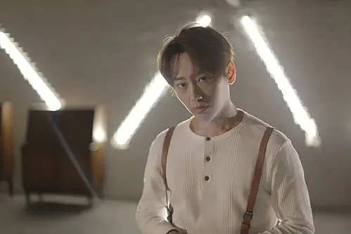 魏巡首张专辑我的光拒绝刻板印象绽放唱作人光芒