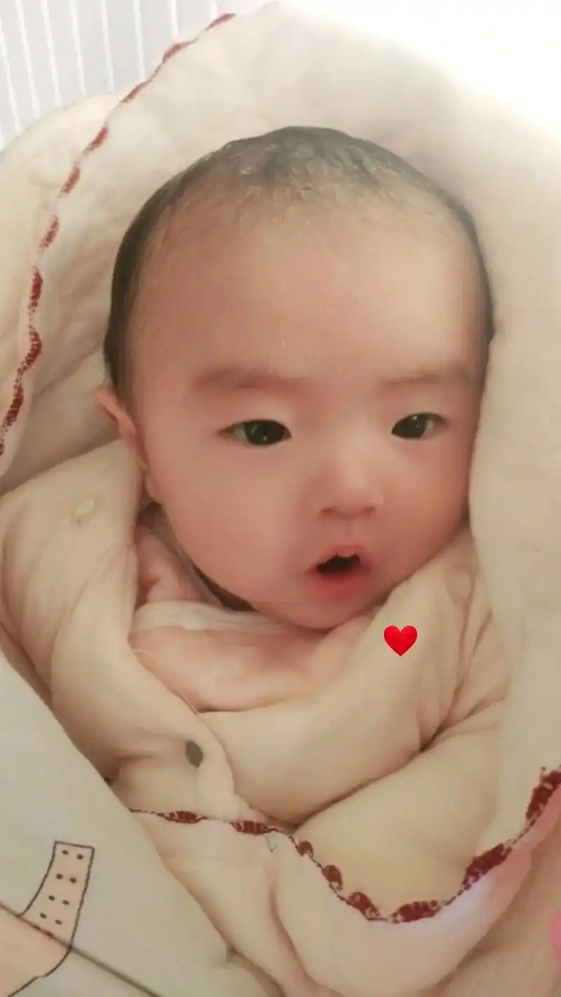 听说今年的虎宝宝都是统一发放的.长得都一样,地中海,单眼皮, - 抖音