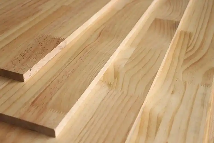 厂家大量供应优质辐射松双面有节直拼松木实木板定做免漆uv板12mm