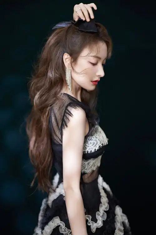 吴昕黑白蕾丝纱裙写真图片410