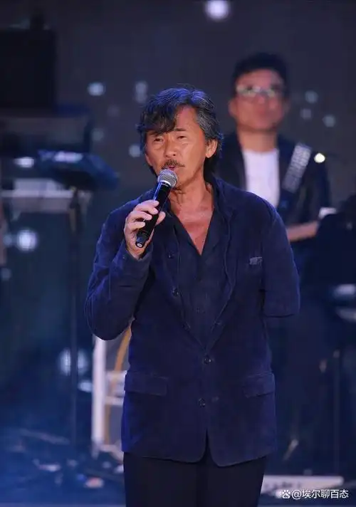 林子祥是在香港一个名门望族中出生,父亲是一名律师,母亲则担任教师