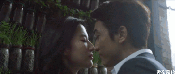 精致的妆容,有型的装束,刘白浅的好气质,不负"四海八荒第一绝色"的