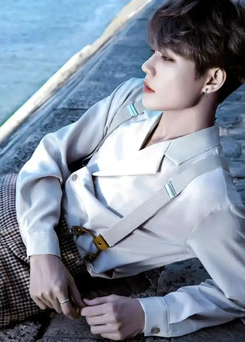 内娱顶级西装杀#林彦俊不同西装造型get举手投足间优雅贵公子!