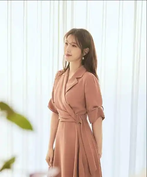 但她财阀美人的气质真的很绝_李智雅_身材_服装