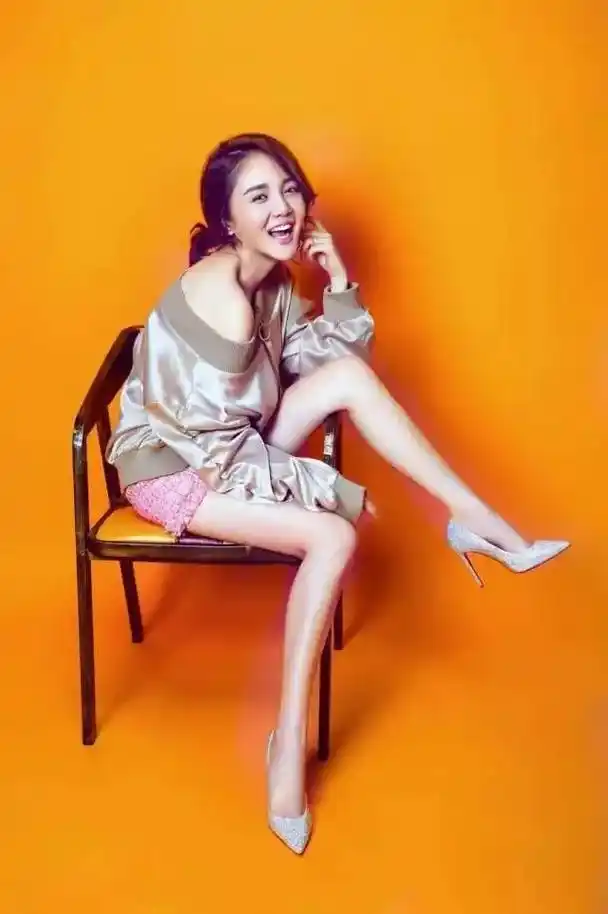 靳梦佳与汪苏泷 - 抖音